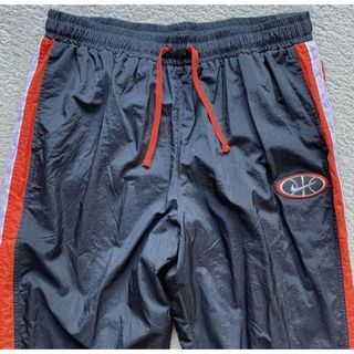 ナイキ(NIKE)の早い者勝ち！入手困難 THROWBACK PANTS ナイキ NIKE(ナイロンジャケット)