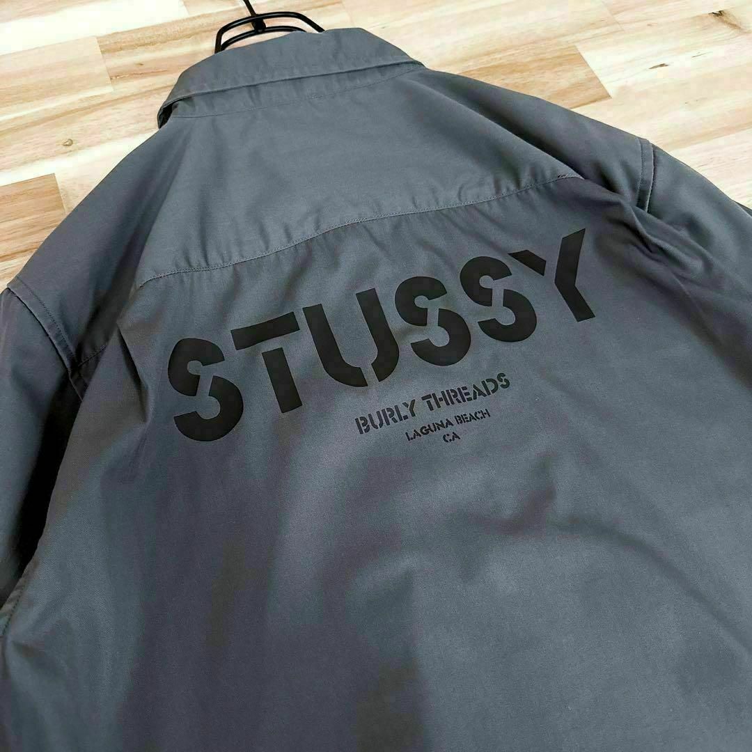 STUSSY(ステューシー)の【ステューシー】ミリタリー ワーク 半袖シャツ コンテナ ロゴ M グレー×黒 メンズのトップス(シャツ)の商品写真