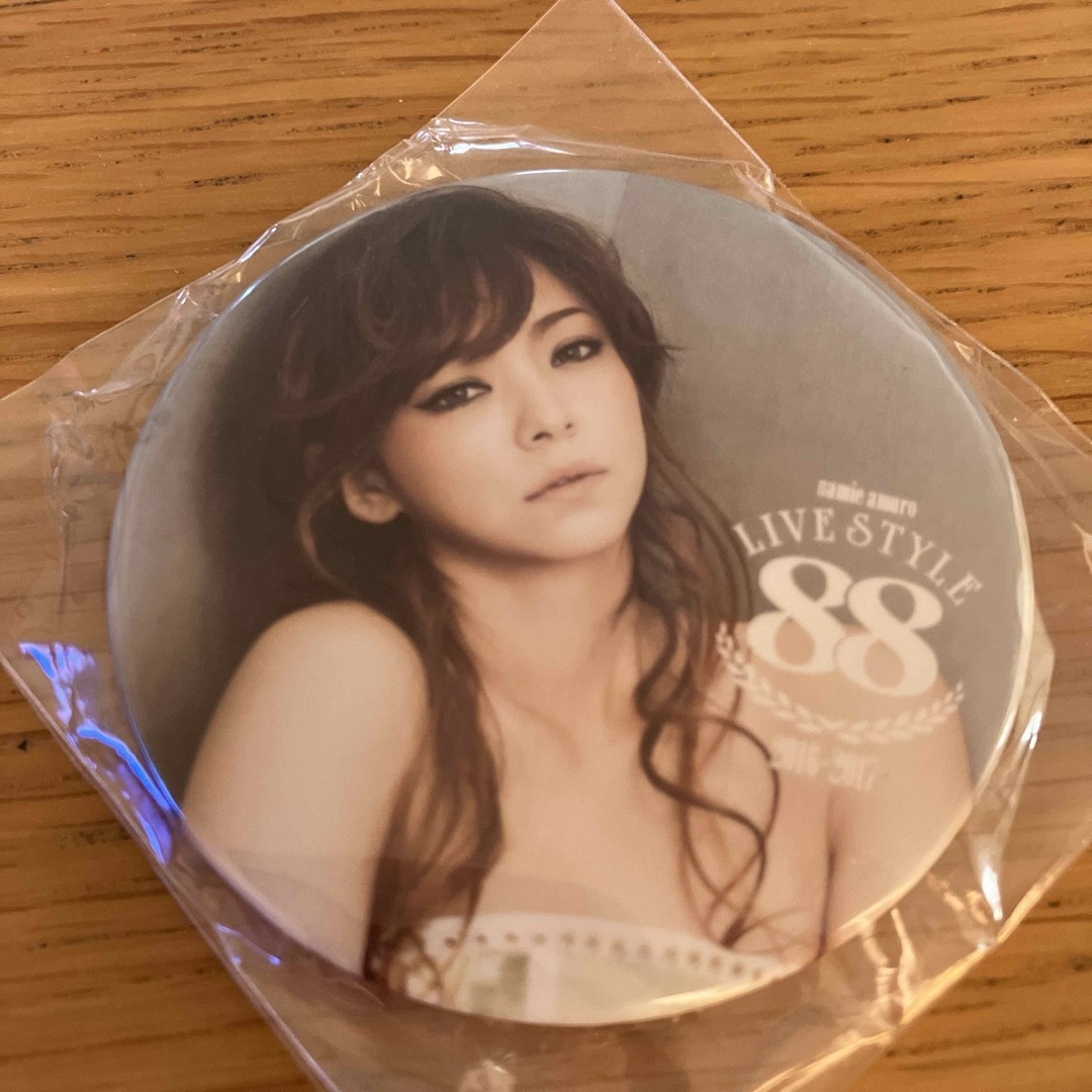 安室奈美恵　88 缶マグネット エンタメ/ホビーのタレントグッズ(ミュージシャン)の商品写真