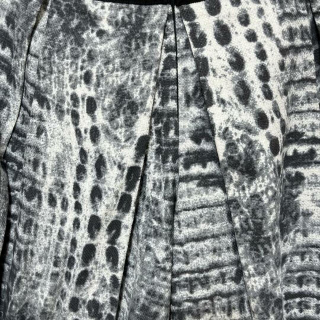 ADORE(アドーア)のADORE(アドーア) ショートパンツ レディース - 黒×白×グレー レディースのパンツ(ショートパンツ)の商品写真