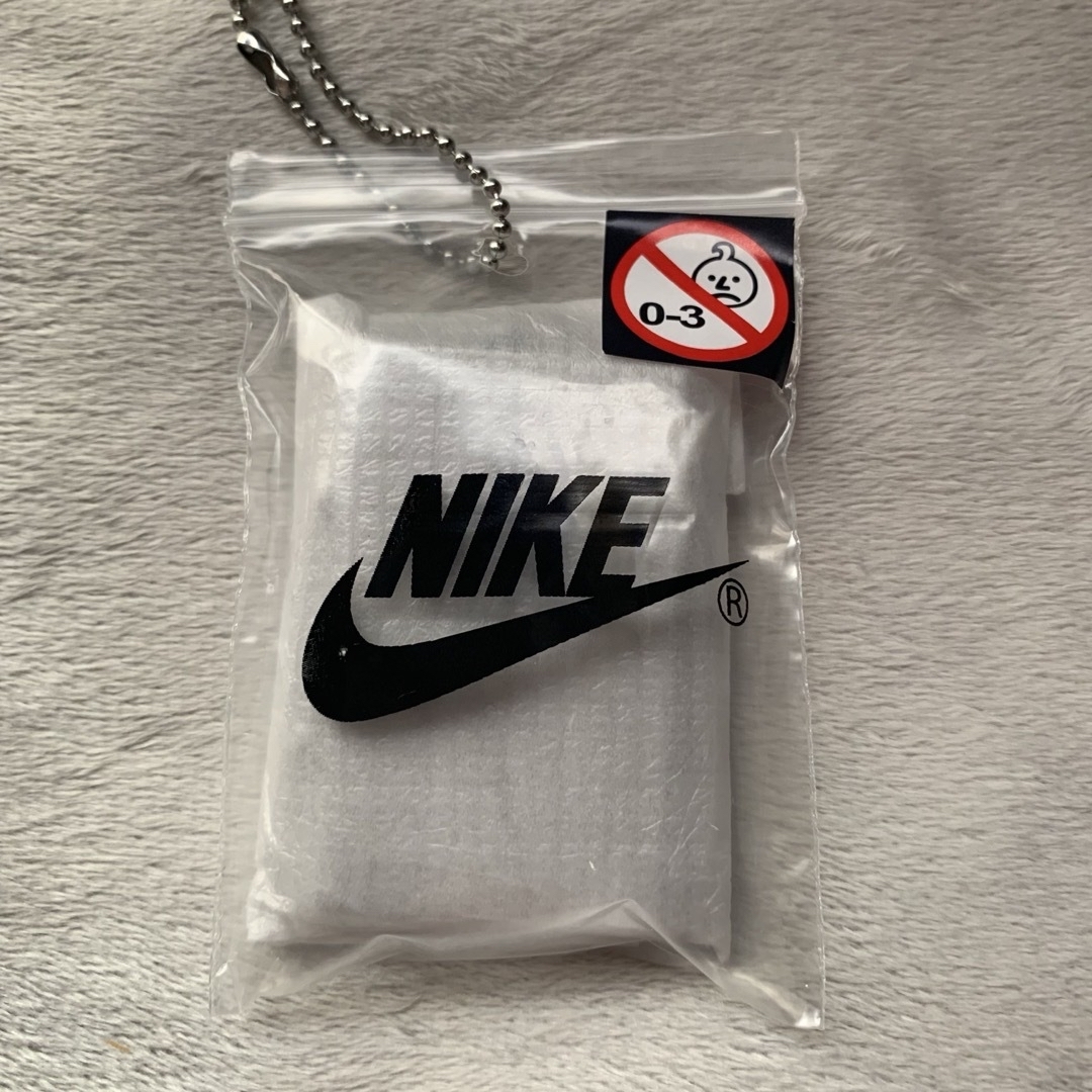 NIKE(ナイキ)のNIKE ナイキ❤️非売品ハングタグ キーチェーン ミラー メンズのファッション小物(キーホルダー)の商品写真