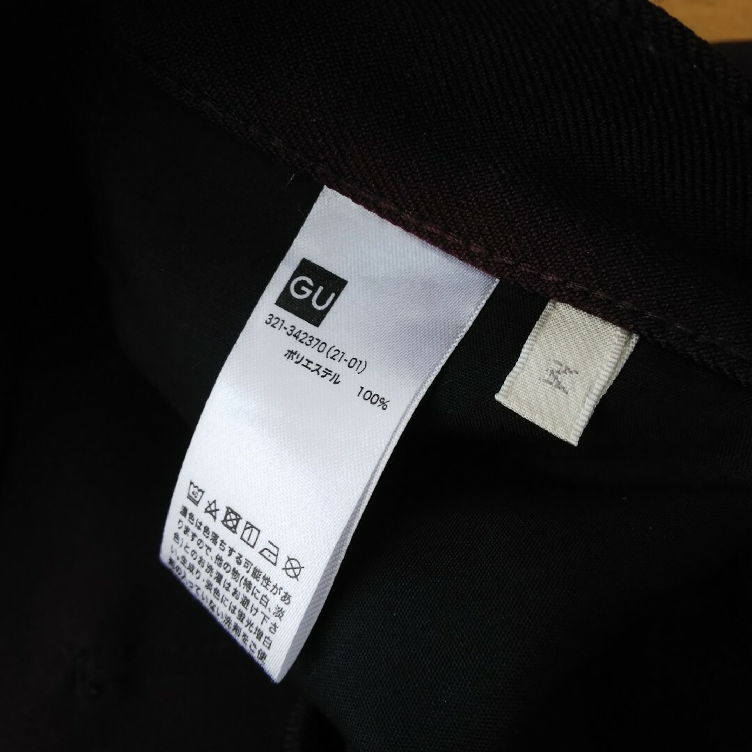 GU(ジーユー)のGU センタープレスストレートパンツ M メンズのパンツ(スラックス)の商品写真