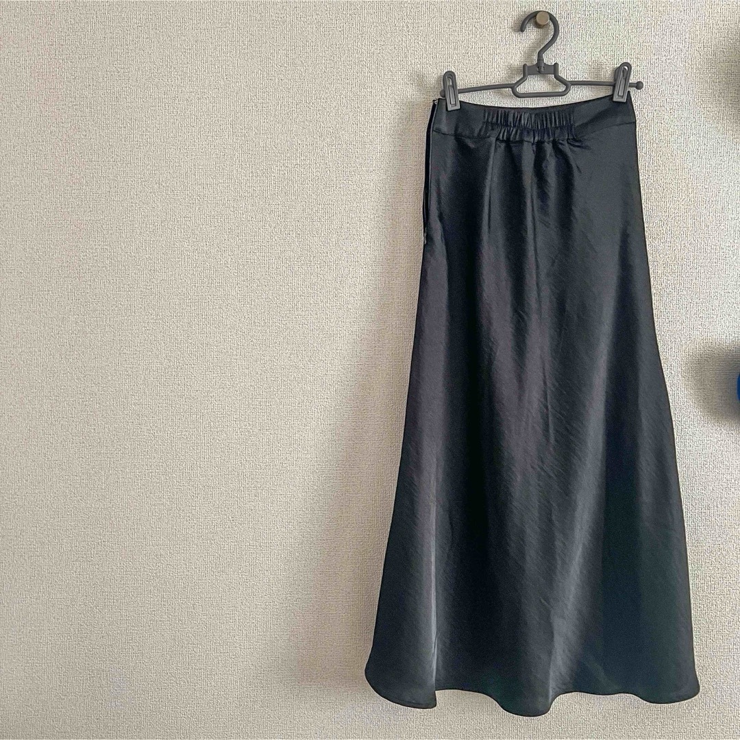サテン　フレアスカート レディースのスカート(ロングスカート)の商品写真