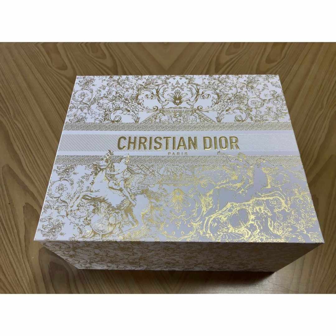 Christian Dior(クリスチャンディオール)の890）【DIOR】2023ホリデー＆メゾン限定ギフトボックス（空箱／非売品） エンタメ/ホビーのコレクション(ノベルティグッズ)の商品写真