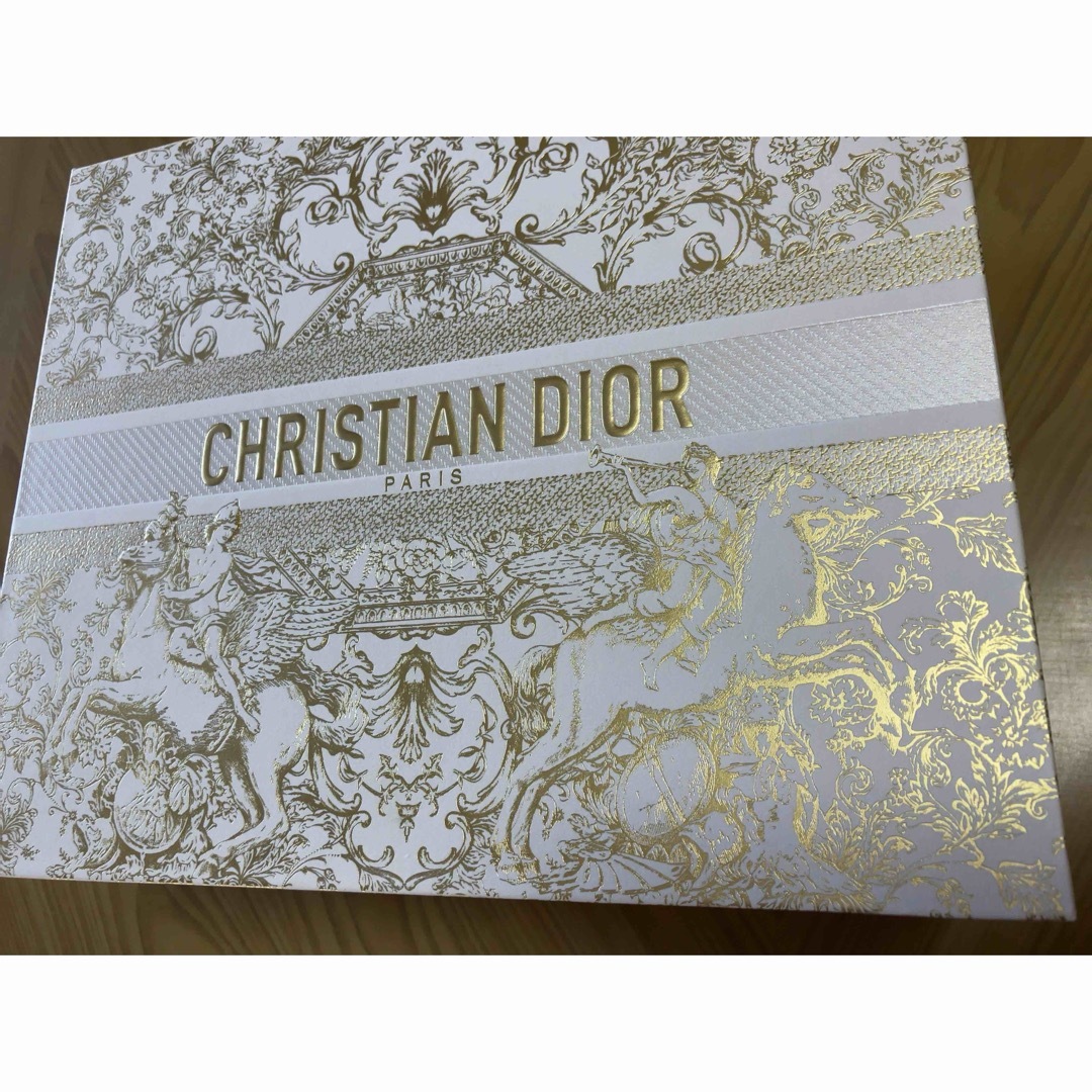 Christian Dior(クリスチャンディオール)の890）【DIOR】2023ホリデー＆メゾン限定ギフトボックス（空箱／非売品） エンタメ/ホビーのコレクション(ノベルティグッズ)の商品写真