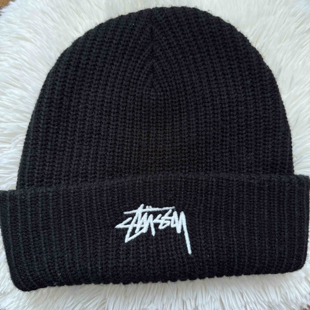 STUSSY(ステューシー)のSTUSSY ニット帽 黒 ビーニー メンズの帽子(ニット帽/ビーニー)の商品写真