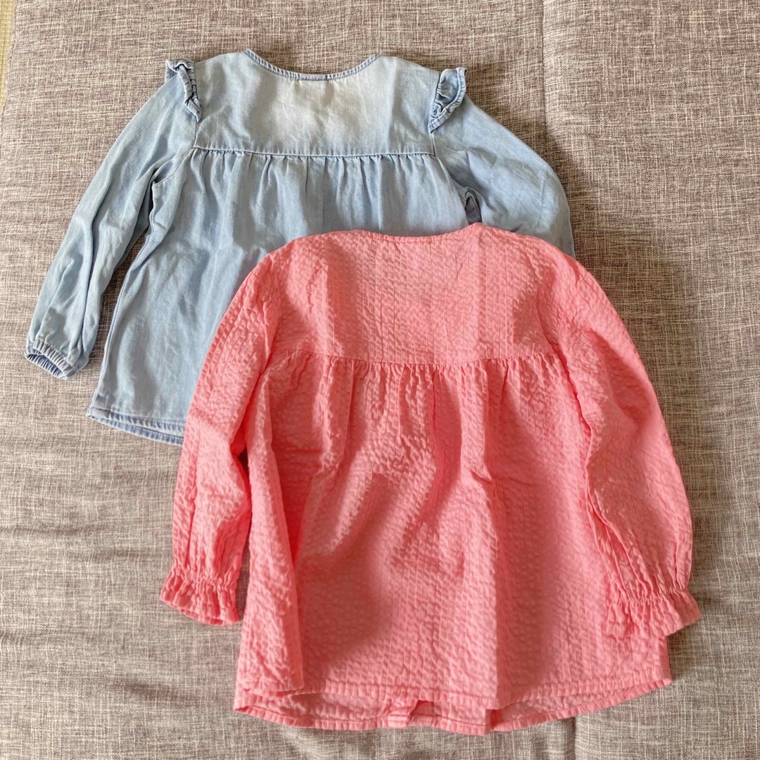 H&M(エイチアンドエム)の90cmH&M長袖シャツブラウス2枚セット キッズ/ベビー/マタニティのキッズ服女の子用(90cm~)(Tシャツ/カットソー)の商品写真