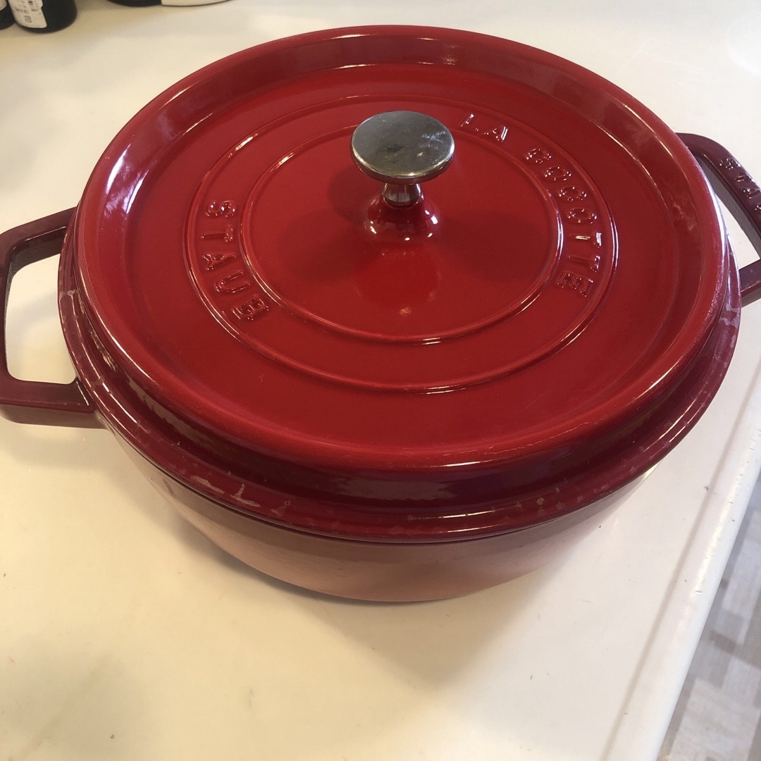 STAUB(ストウブ)のストウブ　26cm レッド インテリア/住まい/日用品のキッチン/食器(鍋/フライパン)の商品写真