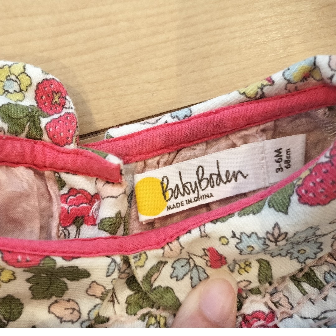 Boden(ボーデン)のBaby Boden 花柄ワンピース　リバティ 68cm キッズ/ベビー/マタニティのベビー服(~85cm)(ワンピース)の商品写真