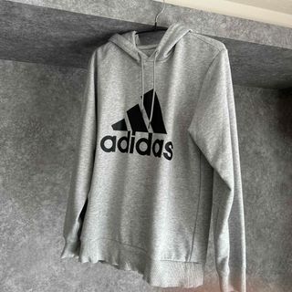 アディダス(adidas)のadidas パーカー(パーカー)