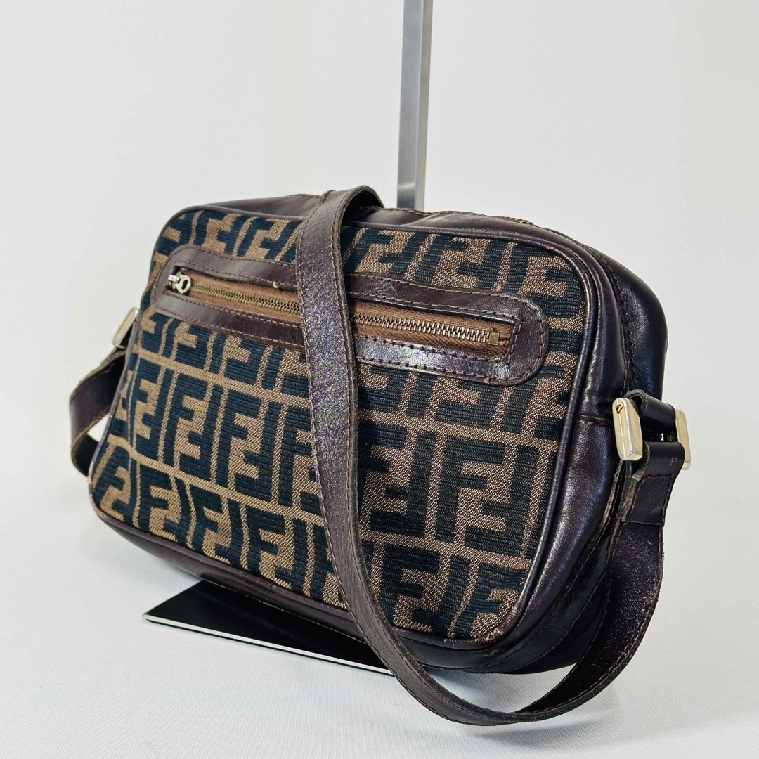 FENDI(フェンディ)のFENDI フェンディ ショルダーバッグ　ズッカ FF柄　ユニセックス　希少品✨ メンズのバッグ(ショルダーバッグ)の商品写真