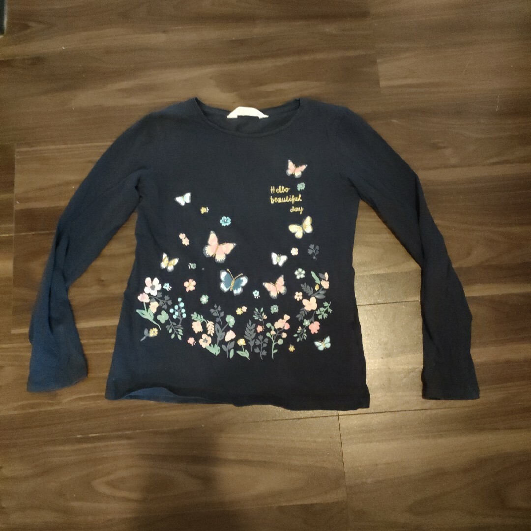 H&M(エイチアンドエム)のH＆M 薄手長袖 130 キッズ/ベビー/マタニティのキッズ服女の子用(90cm~)(Tシャツ/カットソー)の商品写真