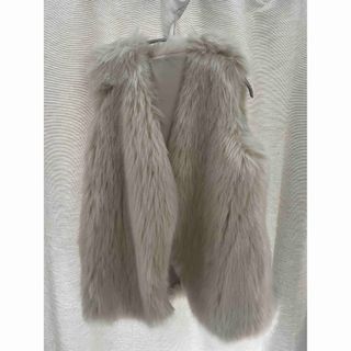 バースデーバッシュ(BIRTHDAY BASH)のbirthdaybash VEGAN FUR GILET IVORY(ベスト/ジレ)