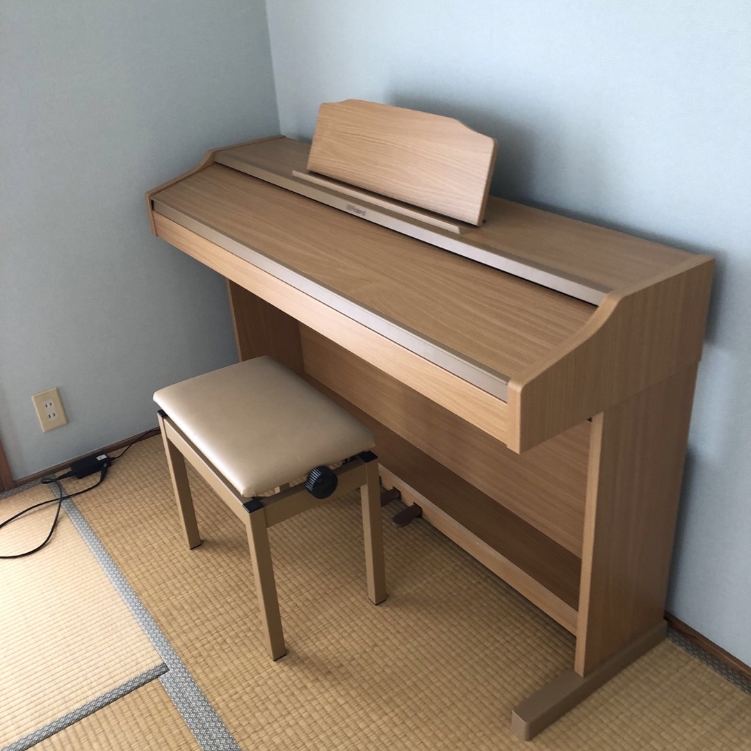 Roland(ローランド)のshiba様⭐︎Roland 電子ピアノ RP501R-NB  18年製 楽器の鍵盤楽器(電子ピアノ)の商品写真
