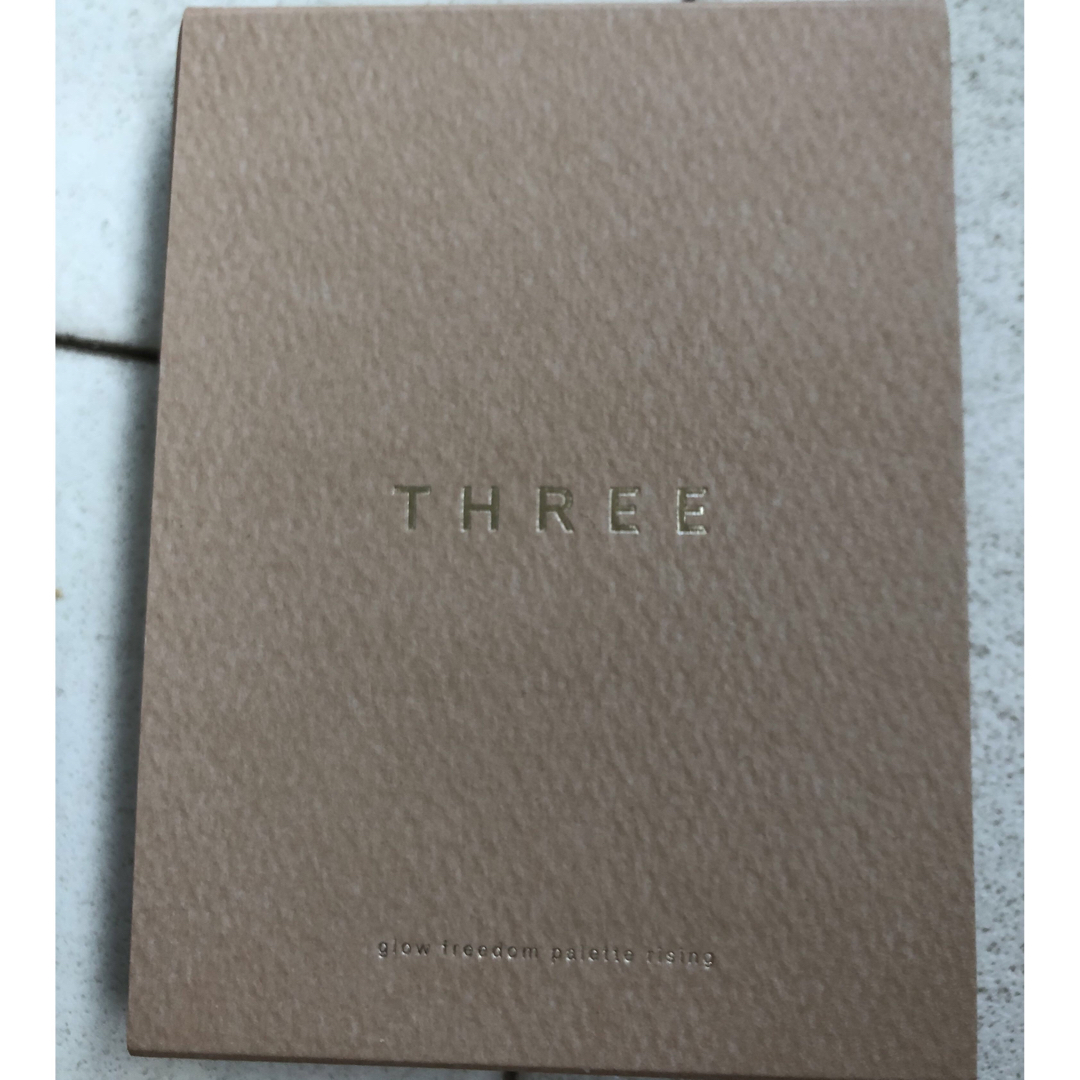 THREE(スリー)のTHREE グローフリーダムパレットライジング X02 新品♡ コスメ/美容のベースメイク/化粧品(フェイスカラー)の商品写真