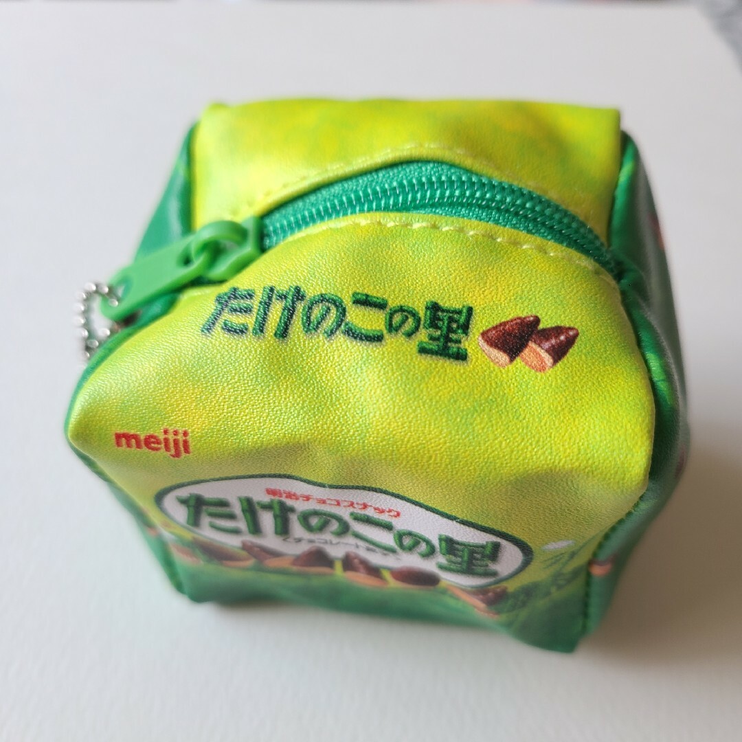 明治(メイジ)のmeiji お菓子のポーチアソート たけのこの里 レディースのファッション小物(ポーチ)の商品写真