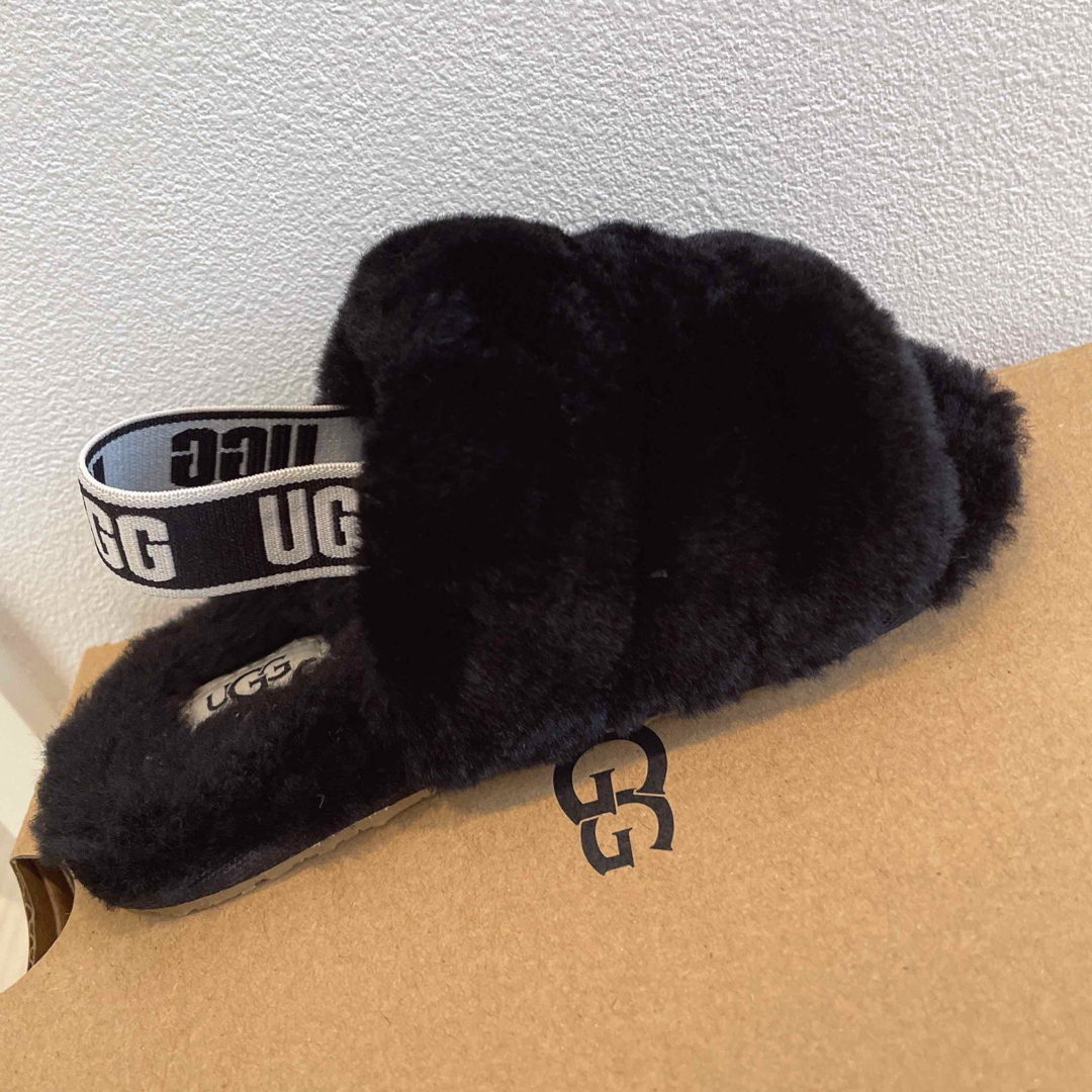 UGG(アグ)のUGG フラッフ イヤー スライド キッズ/ベビー/マタニティのキッズ靴/シューズ(15cm~)(サンダル)の商品写真