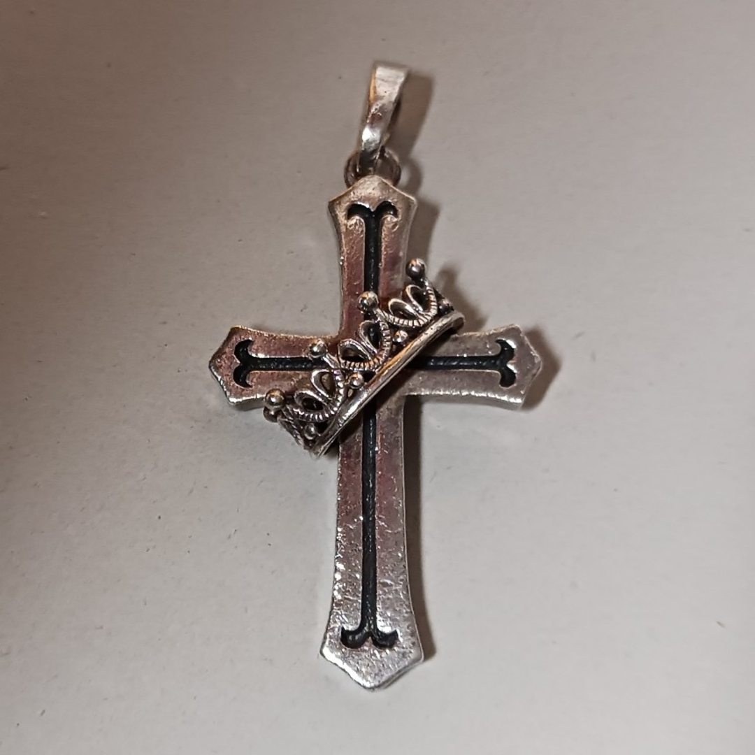 Justin Davis(ジャスティンデイビス)のjustin davis cross with crown ペンダント メンズのアクセサリー(ネックレス)の商品写真