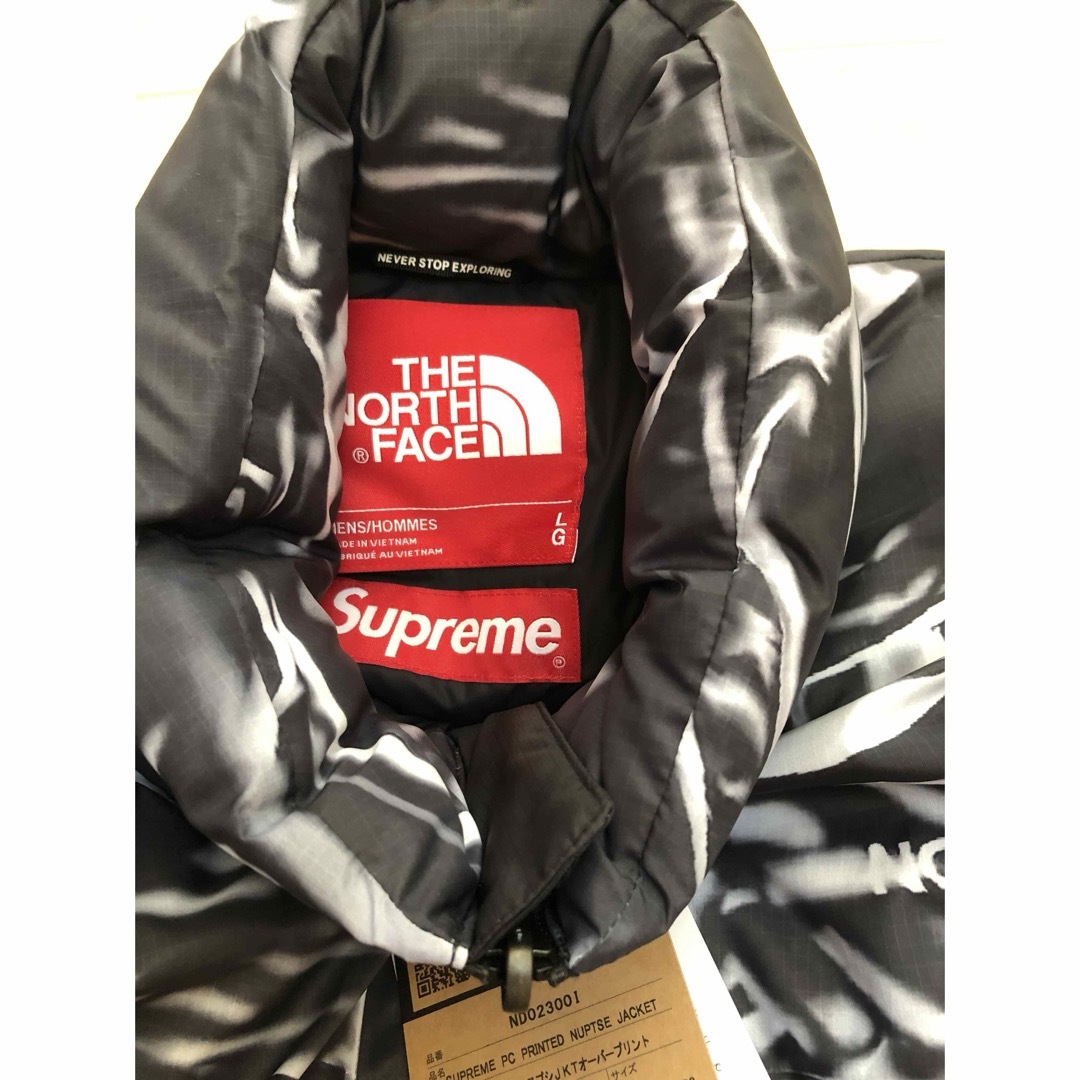 Supreme(シュプリーム)のSupreme ノースフェイス プリンテッド ヌプシ ジャケット 黒 メンズのジャケット/アウター(ダウンジャケット)の商品写真