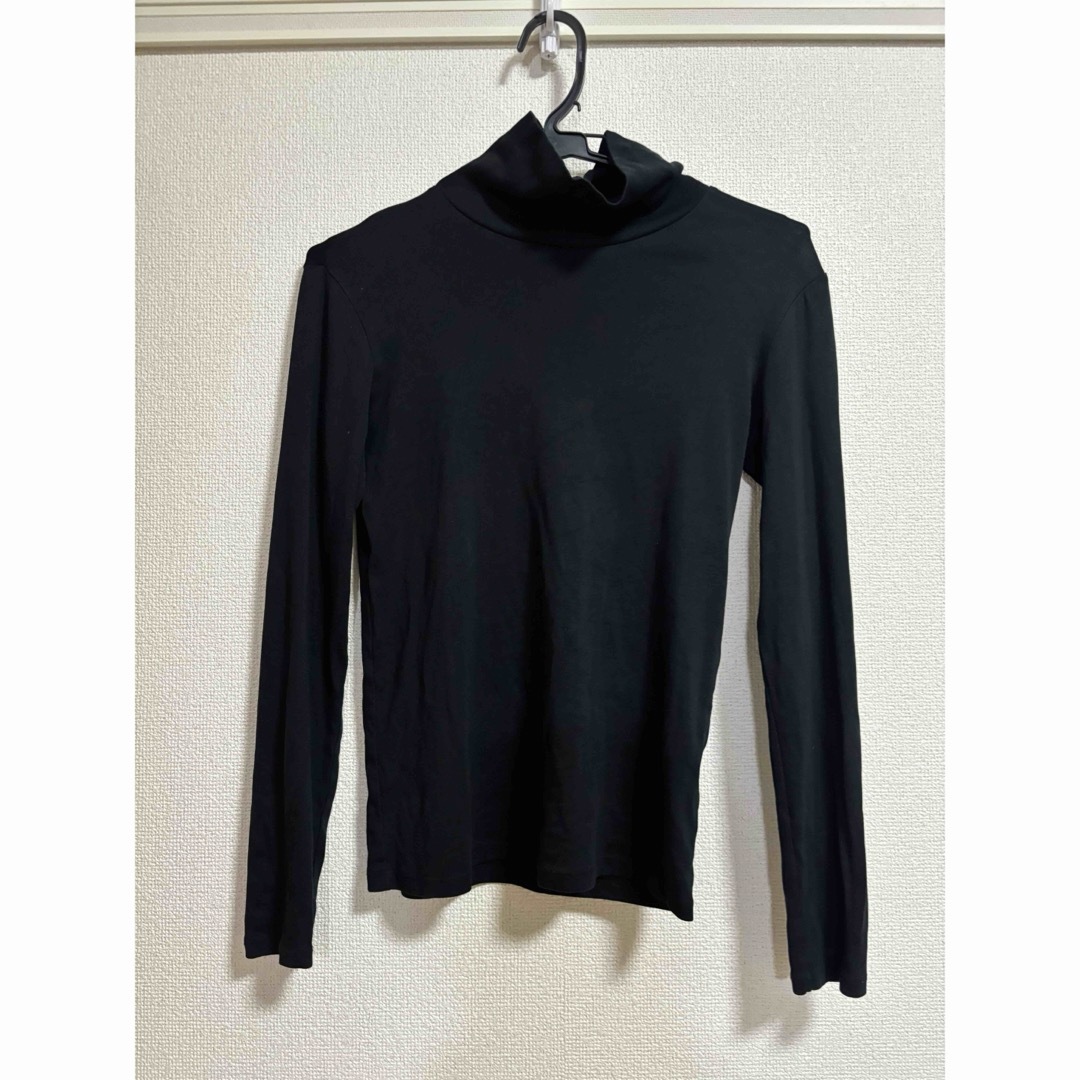 UNIQLO(ユニクロ)のUNIQLO 黒ハイネック レディースのトップス(Tシャツ(長袖/七分))の商品写真