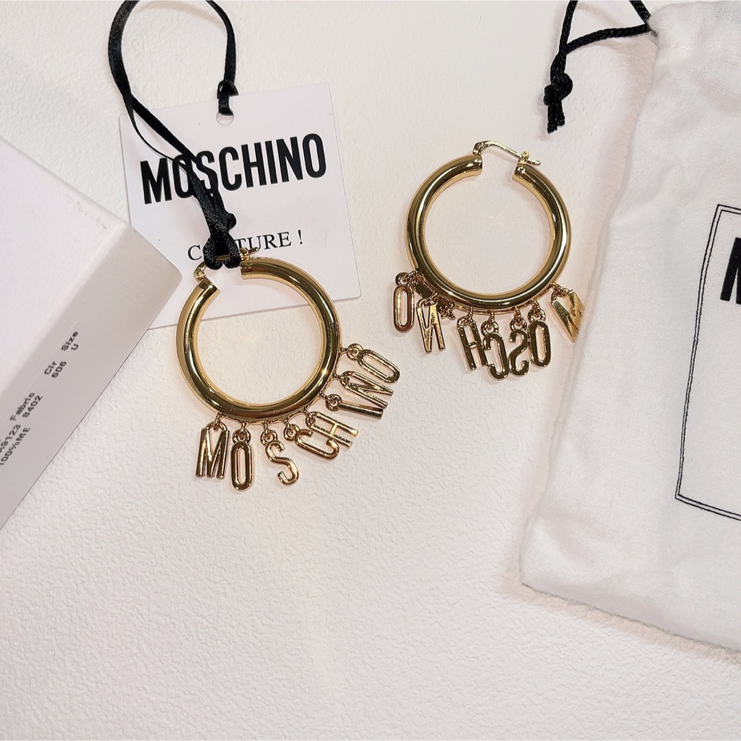 MOSCHINO(モスキーノ)のモスキーノ　MOSCHINO レタリング　フープ　ピアス レディースのアクセサリー(ピアス)の商品写真