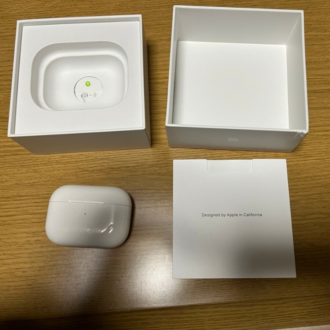 Apple(アップル)のAirPods pro スマホ/家電/カメラのオーディオ機器(ヘッドフォン/イヤフォン)の商品写真