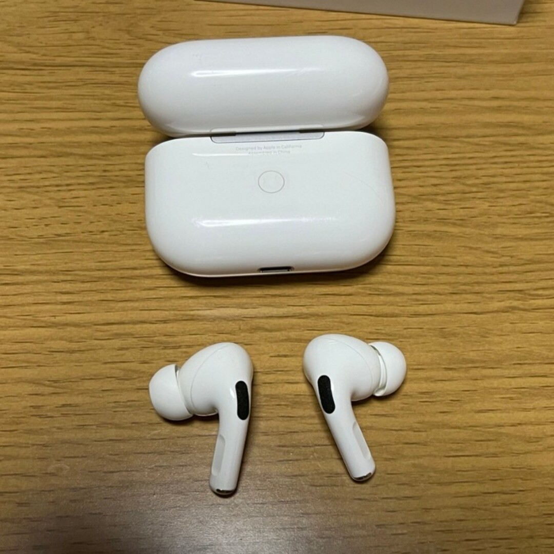 Apple(アップル)のAirPods pro スマホ/家電/カメラのオーディオ機器(ヘッドフォン/イヤフォン)の商品写真