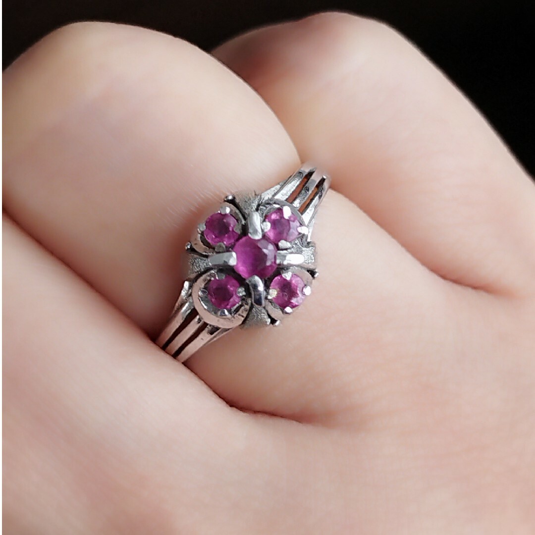 １１号 Ｋ14WG天然石ルビー花リング レディースのアクセサリー(リング(指輪))の商品写真