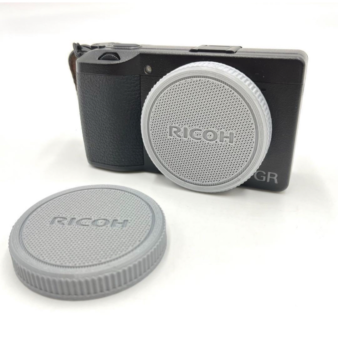 RICOH(リコー)のRICOH リコー GR3/x,GR2レンズキャップ　黒、シルバー2個セット スマホ/家電/カメラのカメラ(コンパクトデジタルカメラ)の商品写真