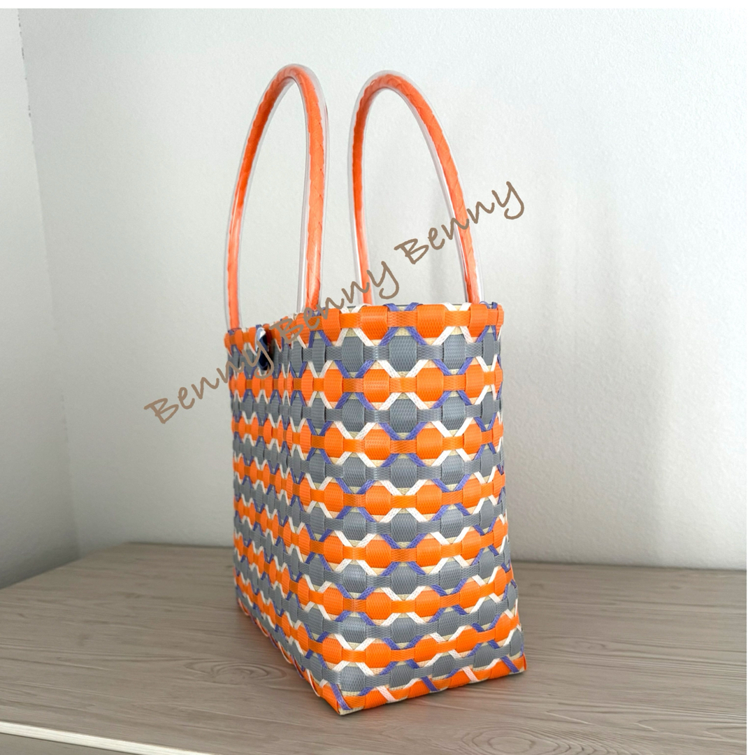 プラカゴ　オレンジxグレー　Mサイズ　バスケット　エコバッグ　かごバッグ ハンドメイドのファッション小物(バッグ)の商品写真