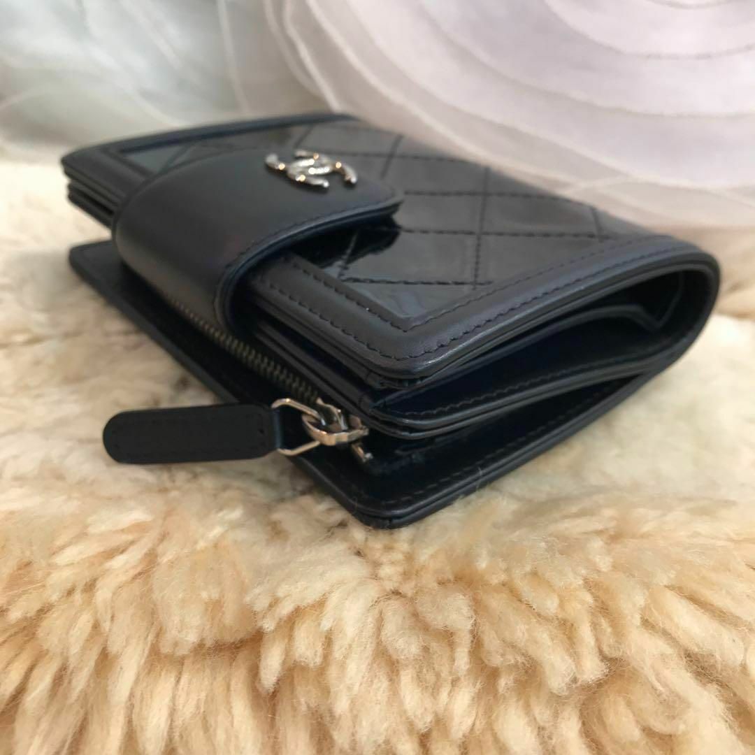 CHANEL(シャネル)の☆美品☆CHANEL　シャネル　マトラッセ　二つ折り　コンパクト財布　ココマーク レディースのファッション小物(財布)の商品写真