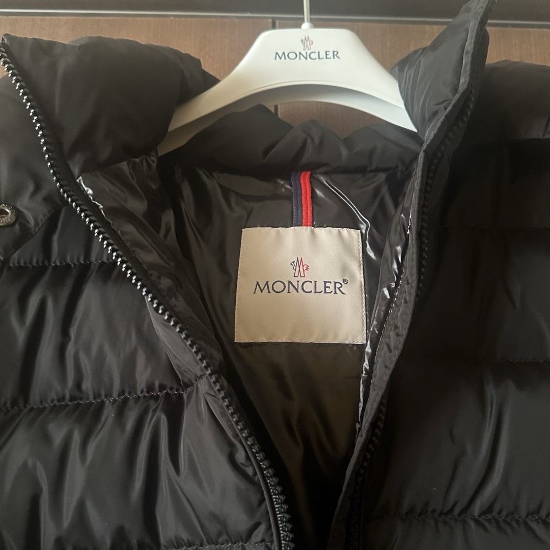 MONCLER(モンクレール)の極美品　モンクレール　シャーパル 黒 14A 23-24AW ブラック ダウン レディースのジャケット/アウター(ダウンコート)の商品写真