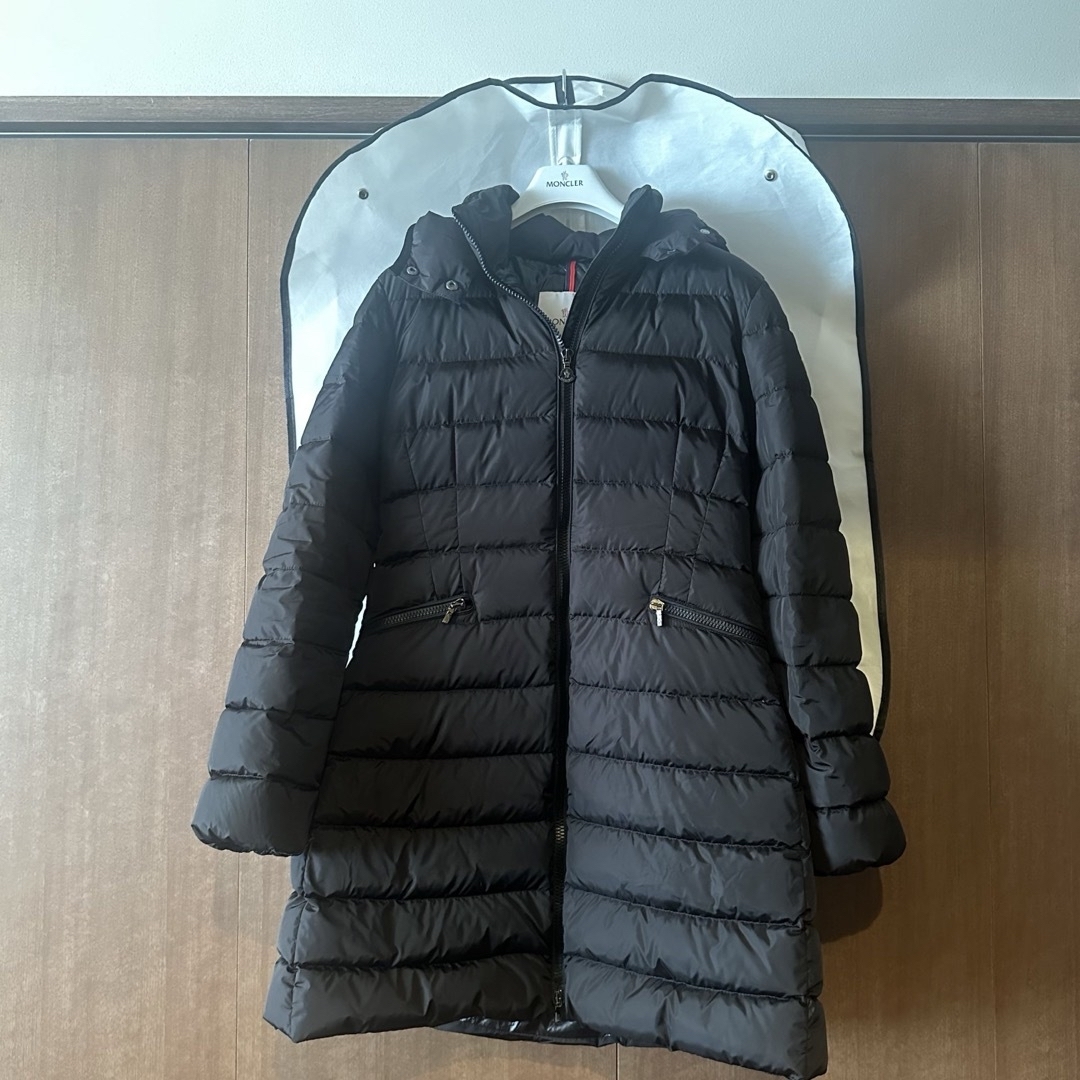 MONCLER(モンクレール)の極美品　モンクレール　シャーパル 黒 14A 23-24AW ブラック ダウン レディースのジャケット/アウター(ダウンコート)の商品写真