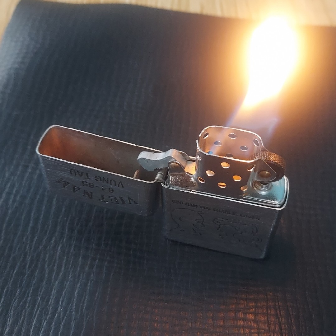 ZIPPO(ジッポー)のZIPPO VIETNAM チャーリーブラウン メンズのファッション小物(タバコグッズ)の商品写真