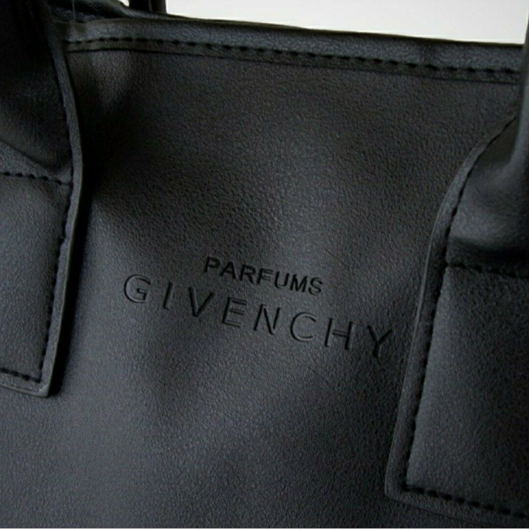 GIVENCHY(ジバンシィ)のGIVENCHYトートバッグノベルティポーチセット　ブラック　男女兼用 レディースのバッグ(トートバッグ)の商品写真