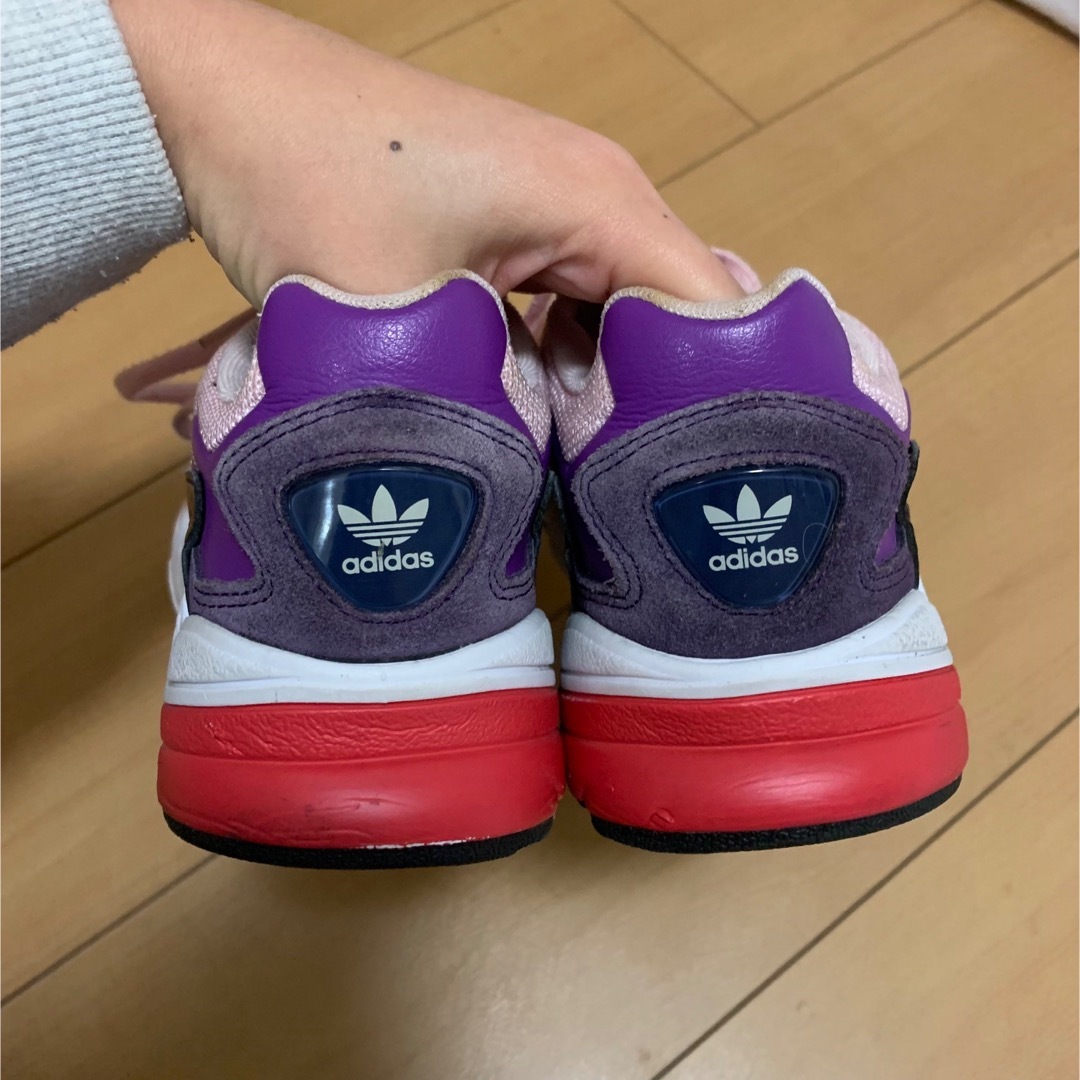 adidas(アディダス)のADIDAS FALCON CLEAR PINK LEGEND PURPLE レディースの靴/シューズ(スニーカー)の商品写真