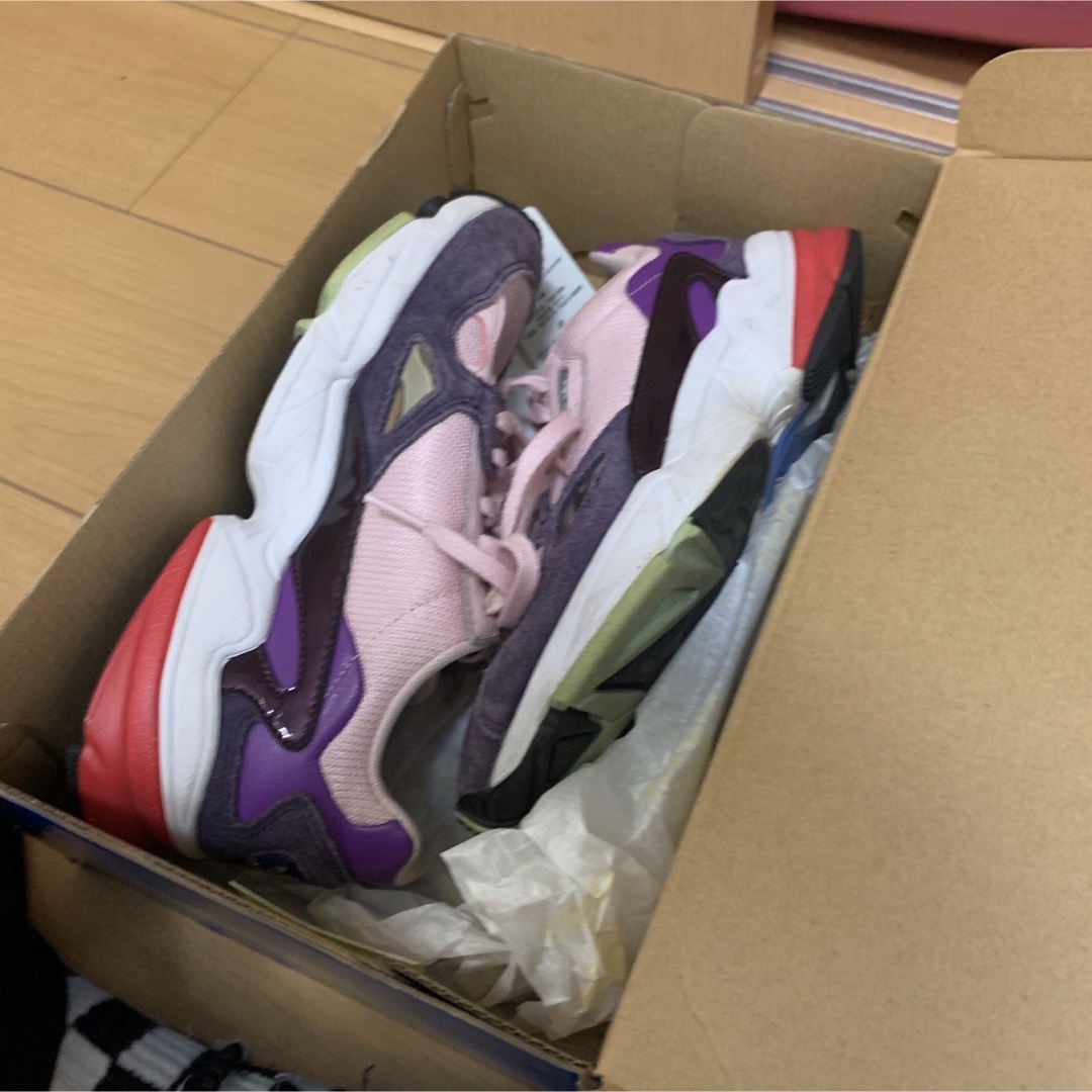 adidas(アディダス)のADIDAS FALCON CLEAR PINK LEGEND PURPLE レディースの靴/シューズ(スニーカー)の商品写真