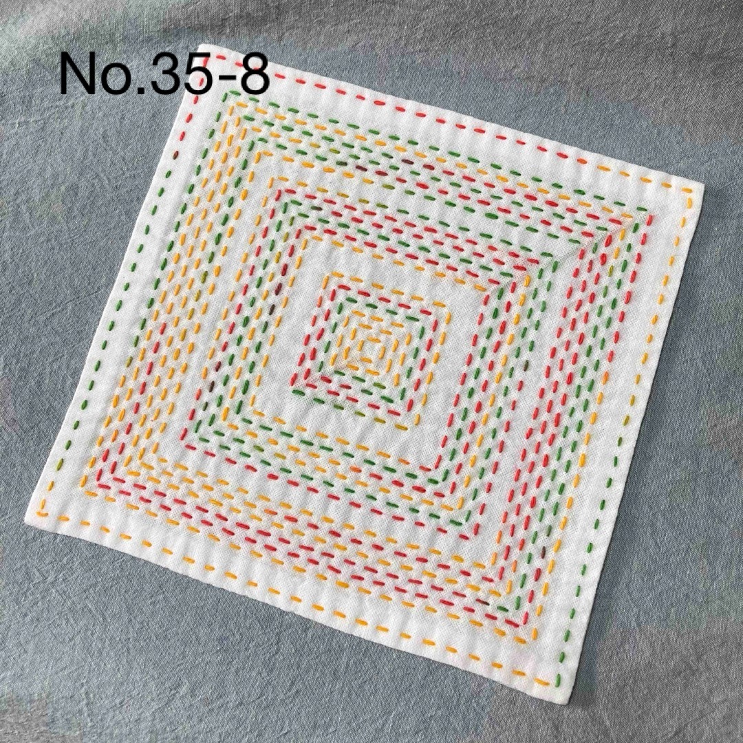 刺し子のハンカチ No.35-8 赤緑ミックス系 ハンドメイドのファッション小物(ハンカチ/バンダナ)の商品写真