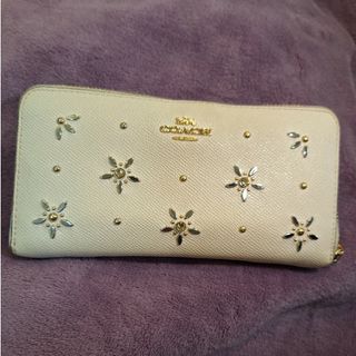 コーチ(COACH)の【お値下げ】COACH　美品　ビジュー付長財布(財布)