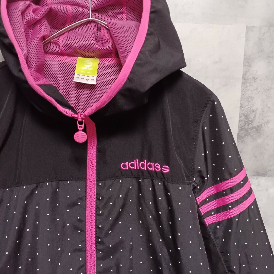 adidas(アディダス)のadidasNEO アディダスネオ レディースウィンドブレーカー M ブラック レディースのジャケット/アウター(ナイロンジャケット)の商品写真