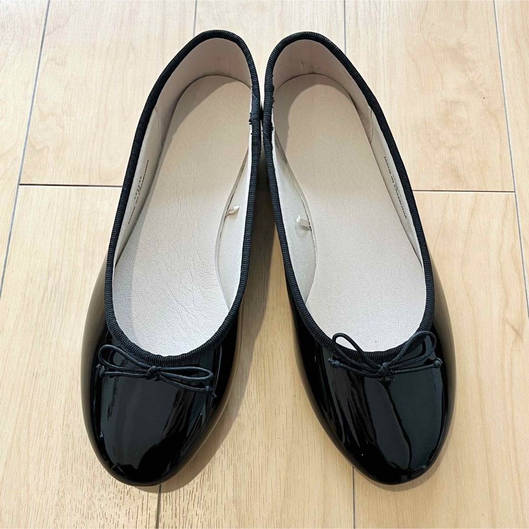 GU(ジーユー)のGU パテント バレエシューズ Mサイズ ブラック 黒 エナメル ジーユー レディースの靴/シューズ(バレエシューズ)の商品写真