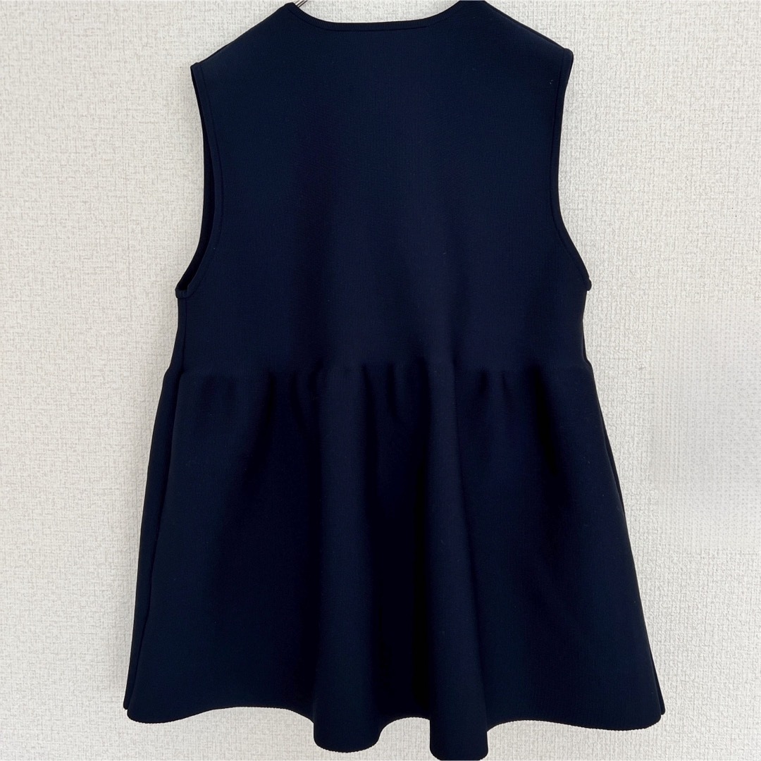 UNITED ARROWS(ユナイテッドアローズ)の極美品 Pフリルニットベスト ネイビー NAVY ジレ ペプラム 入園式 入学式 レディースのトップス(ベスト/ジレ)の商品写真