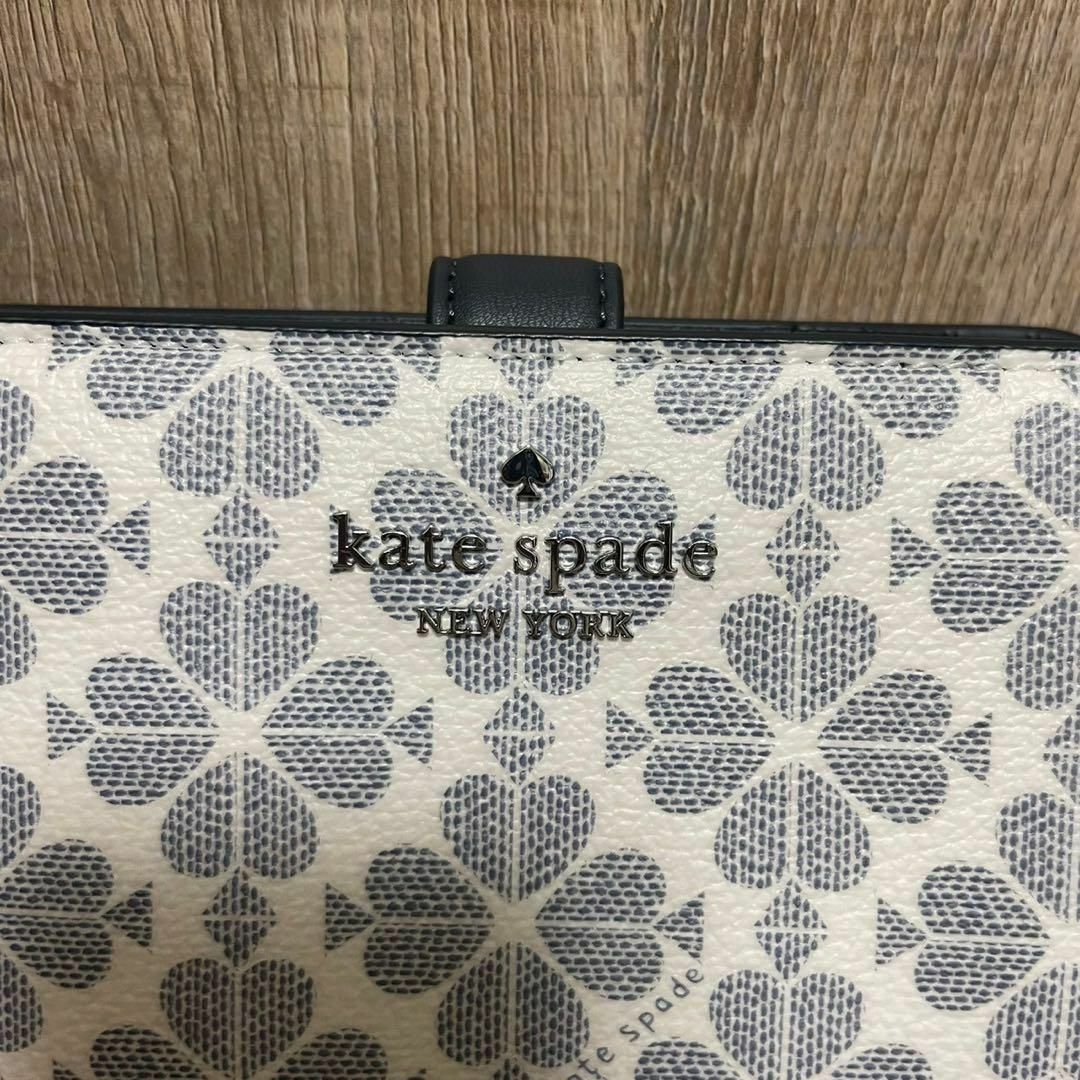 kate spade new york(ケイトスペードニューヨーク)の【新品】 kate spade二つ折り財布 Spade Flower ネイビー レディースのファッション小物(財布)の商品写真