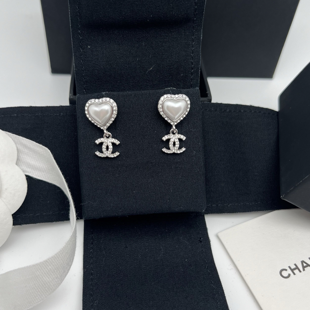 CHANEL(シャネル)のシャネル　CHANEL ピアス　ハート 新作 メンズのアクセサリー(ピアス(両耳用))の商品写真