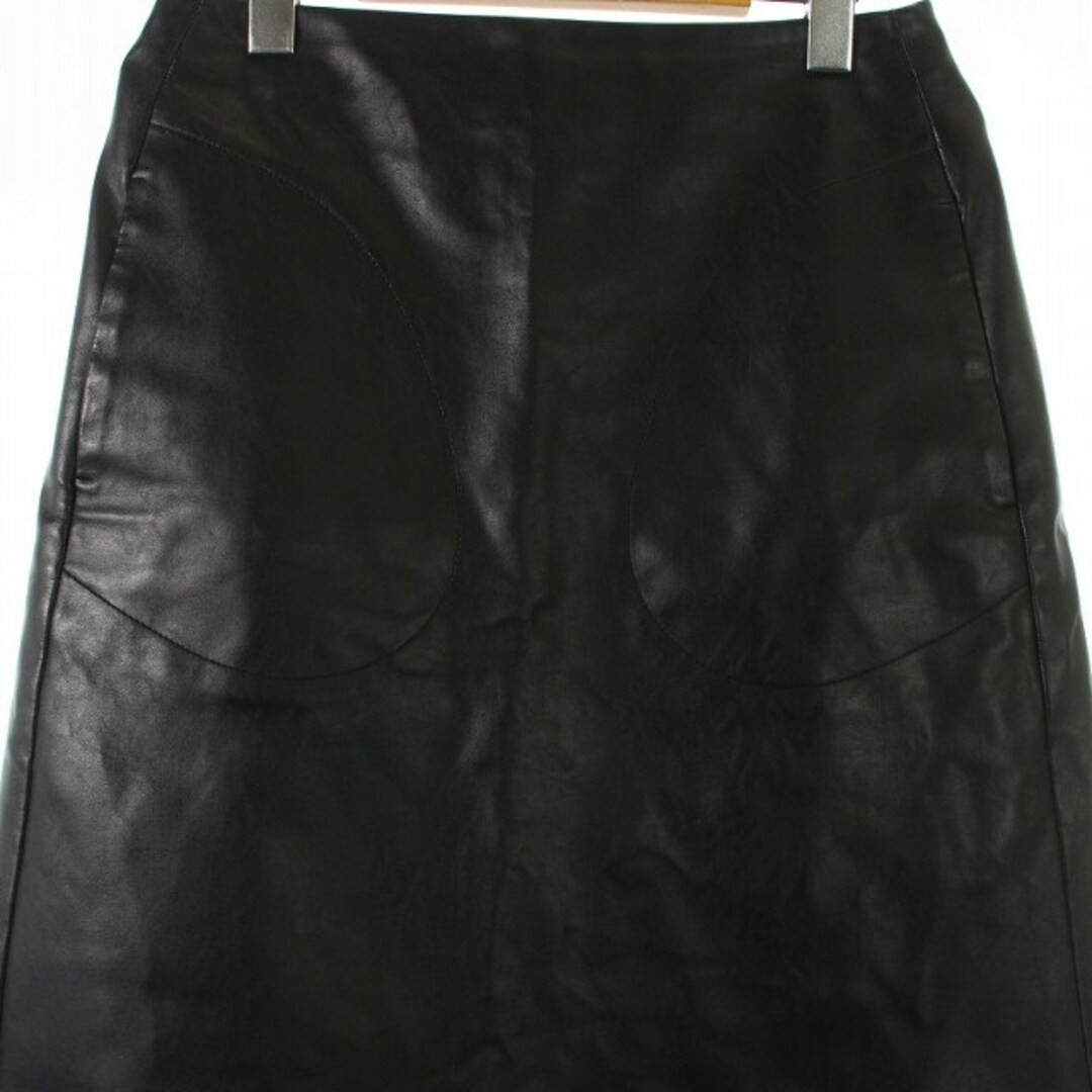 TOMORROWLAND(トゥモローランド)のトゥモローランド フェイクレザー トラペーズスカート ひざ丈 36 M 黒 レディースのスカート(ひざ丈スカート)の商品写真