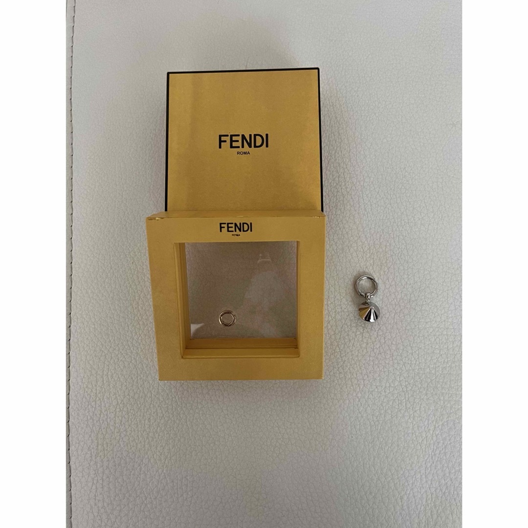 FENDI(フェンディ)のFENDI ストラップユー　調節機能付きロング レディースのバッグ(その他)の商品写真