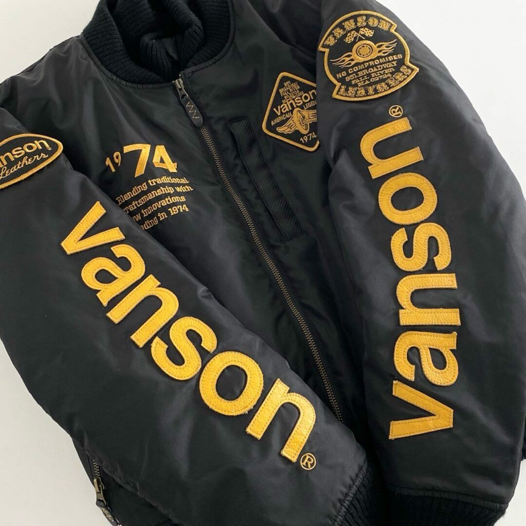 VANSON(バンソン)の16c2 《美品》 VANSON バンソン MA-1 フライトジャケット 防水 防寒 M ブラック ナイロンジャケット 刺繍 メンズのジャケット/アウター(フライトジャケット)の商品写真