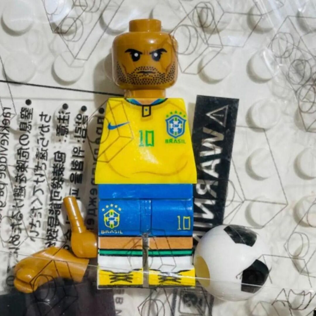 8体セットLEGO互換W杯カップサッカーAネイマール メッシ ロナウド ベンゼマ エンタメ/ホビーのフィギュア(スポーツ)の商品写真