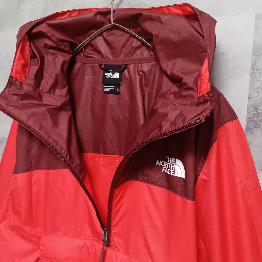 THE NORTH FACE(ザノースフェイス)の✨新品タグ付き✨ THE NORTH FACE メンズ ウィンドブレーカー L メンズのジャケット/アウター(ナイロンジャケット)の商品写真