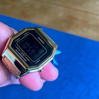 カシオ(CASIO)のカシオ　デジタル腕時計　新品正常稼働品　薄型　ゴールド&ブラック　海外モデル(腕時計(デジタル))